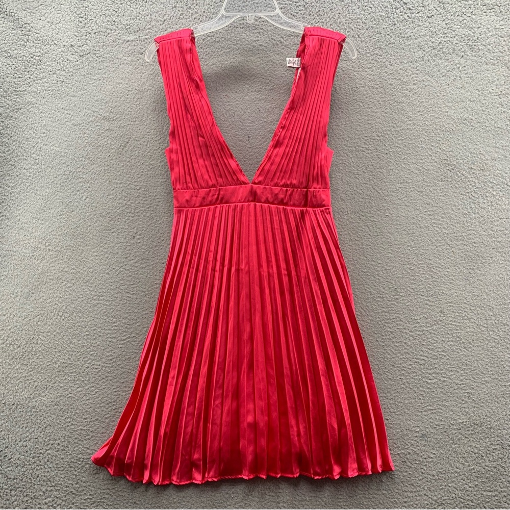 Sincerely Jules Dress Size M Hot Pink Sleeveless V-Neck Pleated Fit & Flare NWT